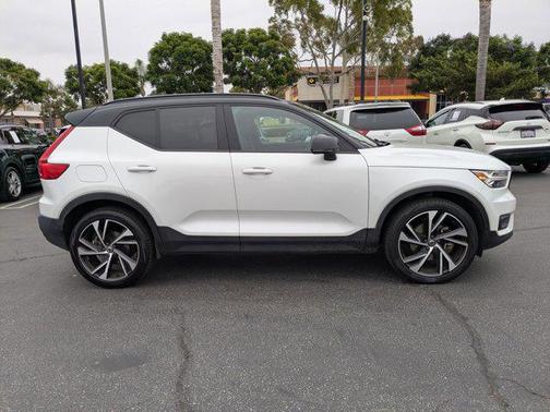 2021 Volvo XC40 T5 R-Design