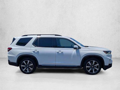 Platinum White Pearl 2025 Honda Pilot Touring 8-Passenger