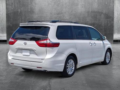 2015 Toyota Sienna XLE