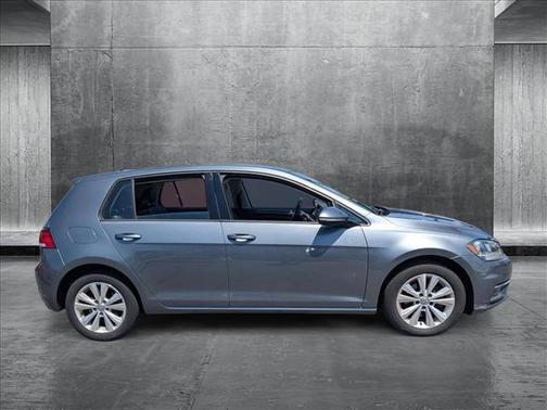 2018 Volkswagen Golf TSI SE