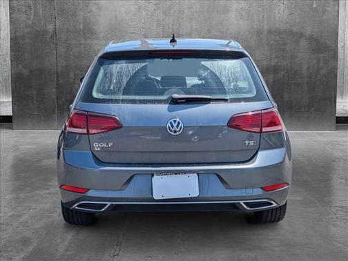 2018 Volkswagen Golf TSI SE
