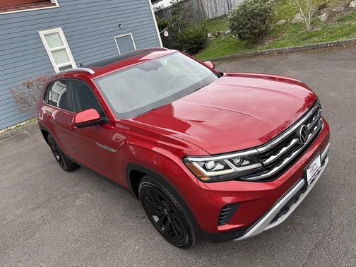 Aurora Red Metallic 2022 Volkswagen Atlas Cross Sport 3.6L V6 SE w/Technology