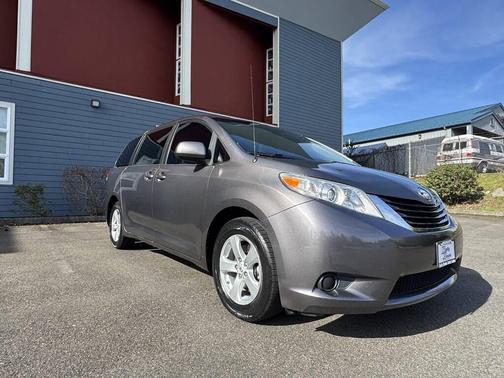 2012 Toyota Sienna LE