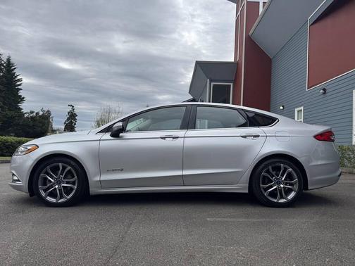 2017 Ford Fusion Hybrid SE