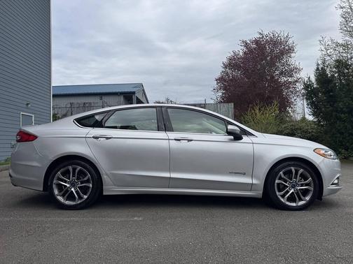2017 Ford Fusion Hybrid SE