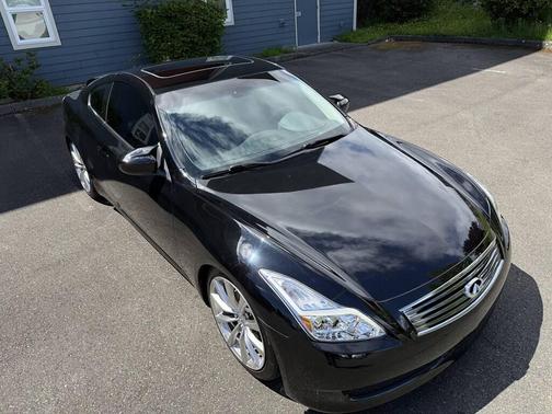 Black Obsidian 2010 INFINITI G37 Journey