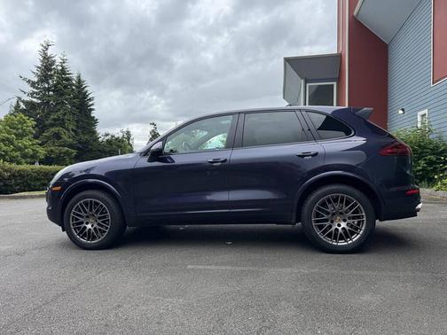 2017 Porsche Cayenne Platinum Edition