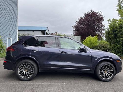 2017 Porsche Cayenne Platinum Edition