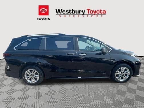 2021 Toyota Sienna XSE 7 Passenger