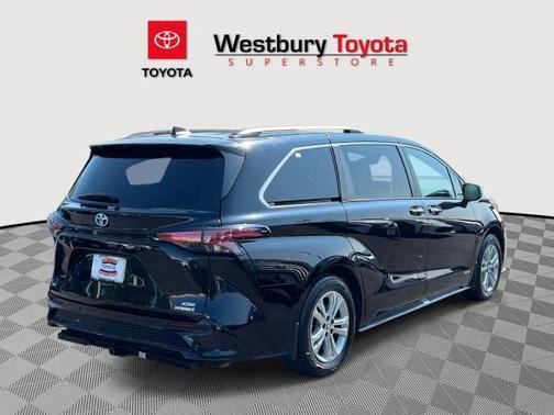 2021 Toyota Sienna XSE 7 Passenger