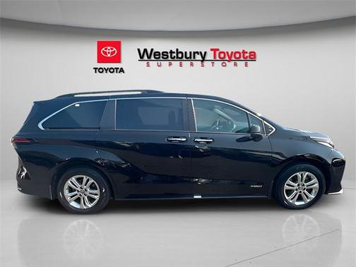 2021 Toyota Sienna XSE 7 Passenger