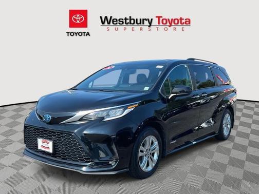 2021 Toyota Sienna XSE 7 Passenger