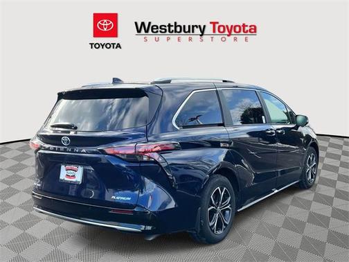 2025 Toyota Sienna Platinum