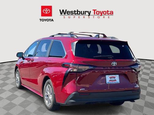 2024 Toyota Sienna LE