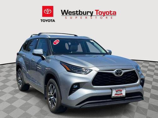 Celestial Silver Metallic 2023 Toyota Highlander XLE