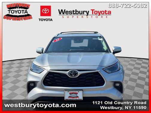 Celestial Silver Metallic 2025 Toyota Highlander XLE