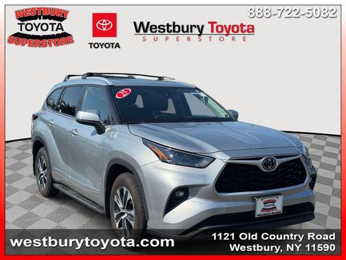Celestial Silver Metallic 2025 Toyota Highlander XLE