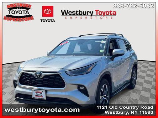 Celestial Silver Metallic 2025 Toyota Highlander XLE