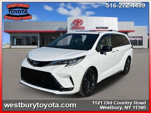 2022 Toyota Sienna XSE 7 Passenger