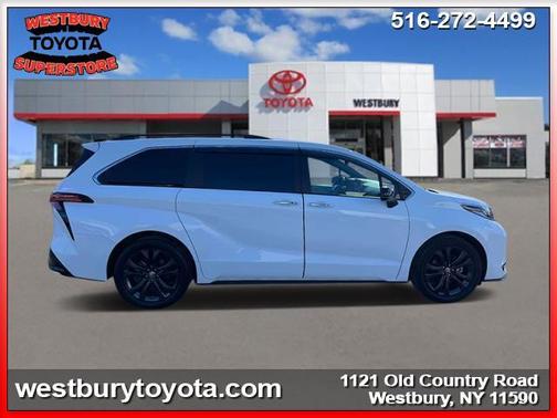 2022 Toyota Sienna XSE 7 Passenger
