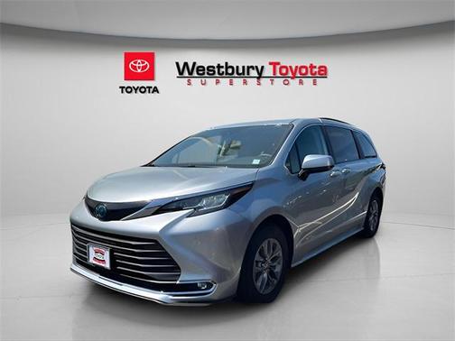 2023 Toyota Sienna XLE 7 Passenger