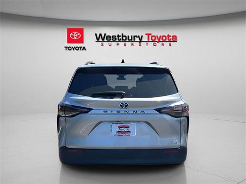 2023 Toyota Sienna XLE 7 Passenger