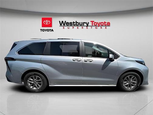 2023 Toyota Sienna XLE 7 Passenger