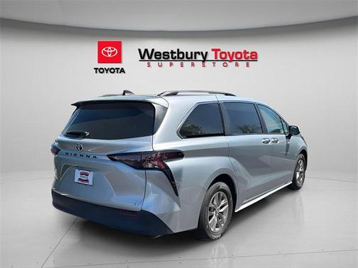 2023 Toyota Sienna XLE 7 Passenger