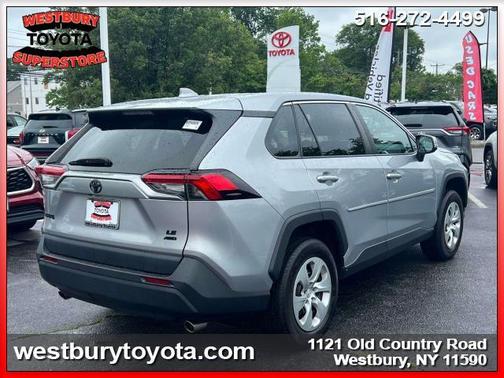 2022 Toyota RAV4 LE