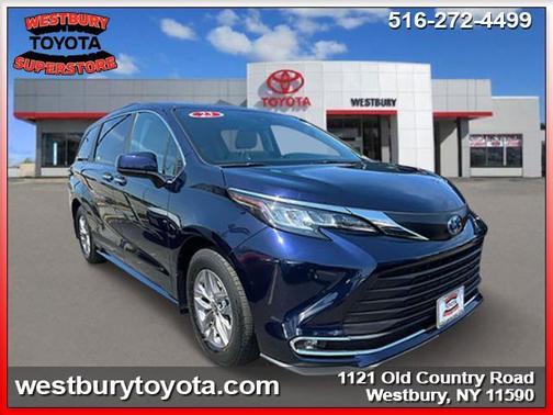 2023 Toyota Sienna XLE 8 Passenger