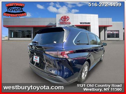 2023 Toyota Sienna XLE 8 Passenger