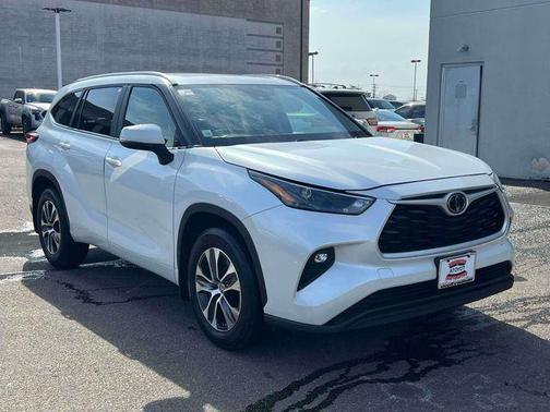 Wind Chill Pearl 2023 Toyota Highlander XLE