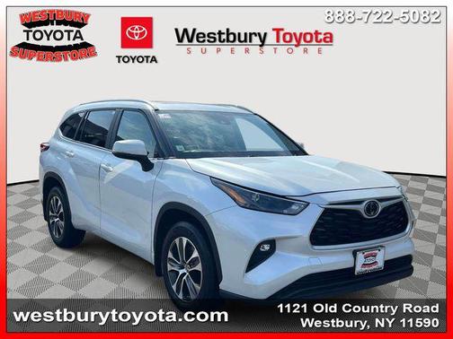 Wind Chill Pearl 2023 Toyota Highlander XLE