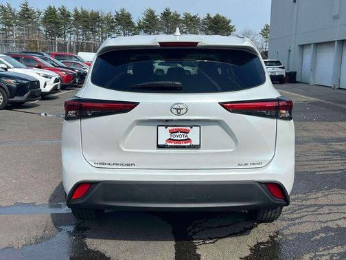 Wind Chill Pearl 2023 Toyota Highlander XLE