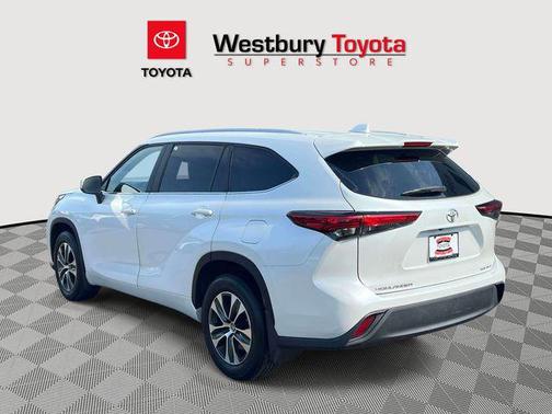 Wind Chill Pearl 2023 Toyota Highlander XLE