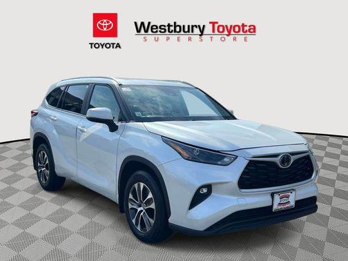 Wind Chill Pearl 2023 Toyota Highlander XLE