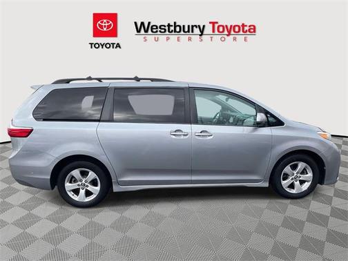 2018 Toyota Sienna LE