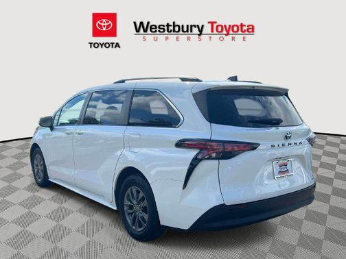 White 2022 Toyota Sienna LE