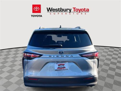 2021 Toyota Sienna LE