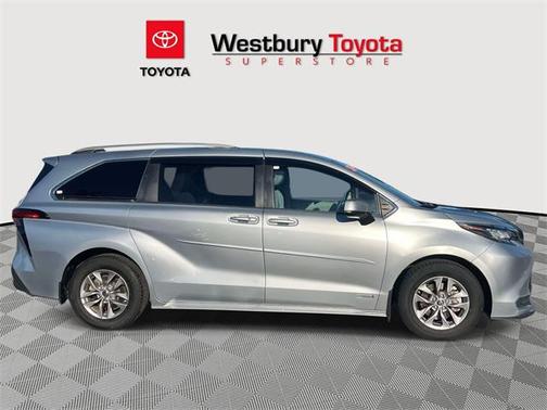 2021 Toyota Sienna LE