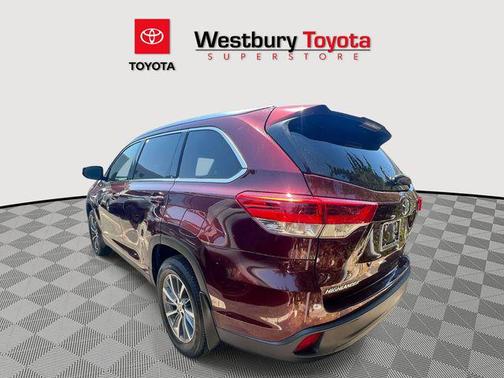 Ooh La La Rouge Mica 2019 Toyota Highlander XLE