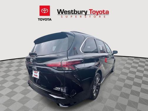2021 Toyota Sienna XSE 7 Passenger