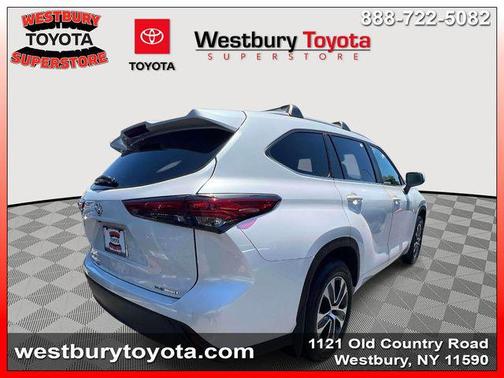 Wind Chill Pearl 2023 Toyota Highlander XLE