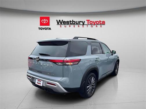2022 Nissan Pathfinder SL 4WD