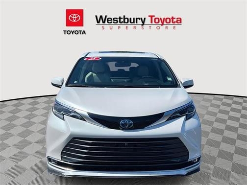 2025 Toyota Sienna Platinum 7 Passenger