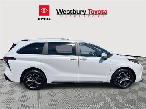 2025 Toyota Sienna Platinum 7 Passenger