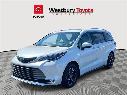 2025 Toyota Sienna Platinum 7 Passenger