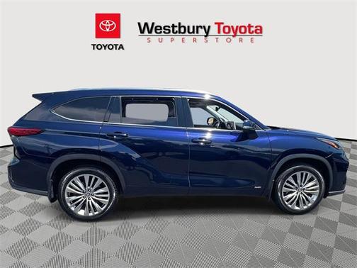 2022 Toyota Highlander Hybrid Platinum