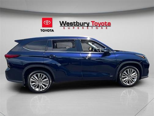 2022 Toyota Highlander Hybrid Platinum