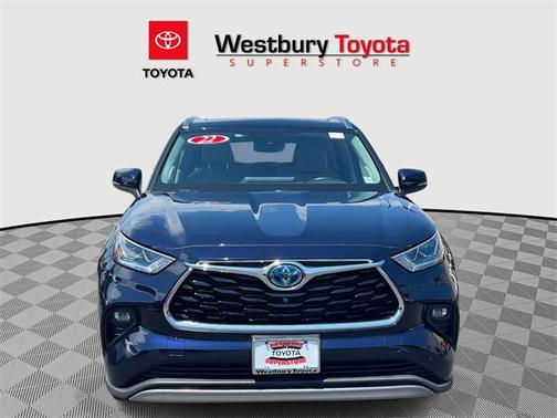 2022 Toyota Highlander Hybrid Platinum